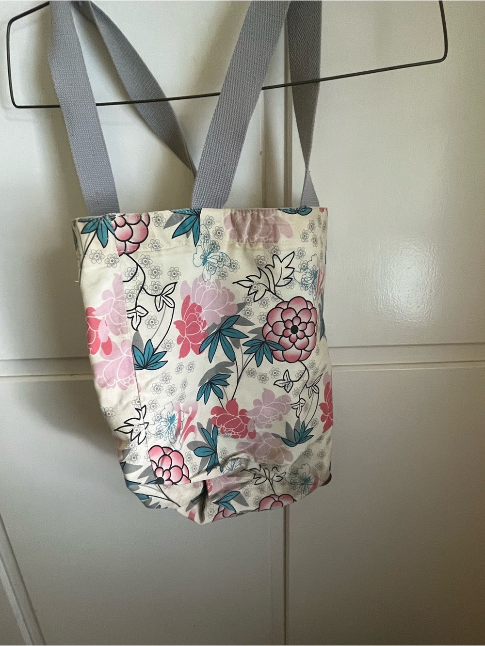 Vintage Aeropostale AERO Floral Canvas Tote Bag in Cream and Pink